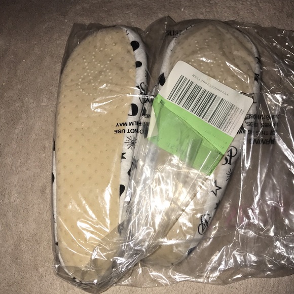 Victoria’s Secret medium slippers light heathered grey black and white New - Picture 3 of 4